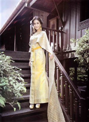 ชุดแต่งงานแบบไทย สวยๆมาฝากเจ้าสาวค่ะ