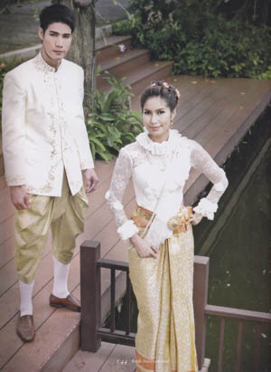 ชุดแต่งงานแบบไทย สวยๆมาฝากเจ้าสาวค่ะ