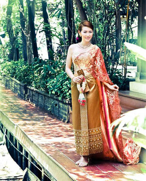 ชุดแต่งงานแบบไทย สวยๆมาฝากเจ้าสาวค่ะ