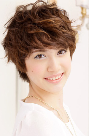 ทรงผมดัดสั้น ง่ายๆ ที่เพื่อนๆ ก็สามารถทำได้