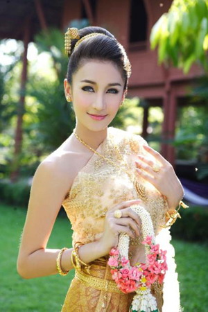 ทรงผมชุดไทย สวยงามมากๆค่ะ