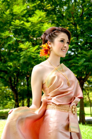 ทรงผมชุดไทย สวยงามมากๆค่ะ